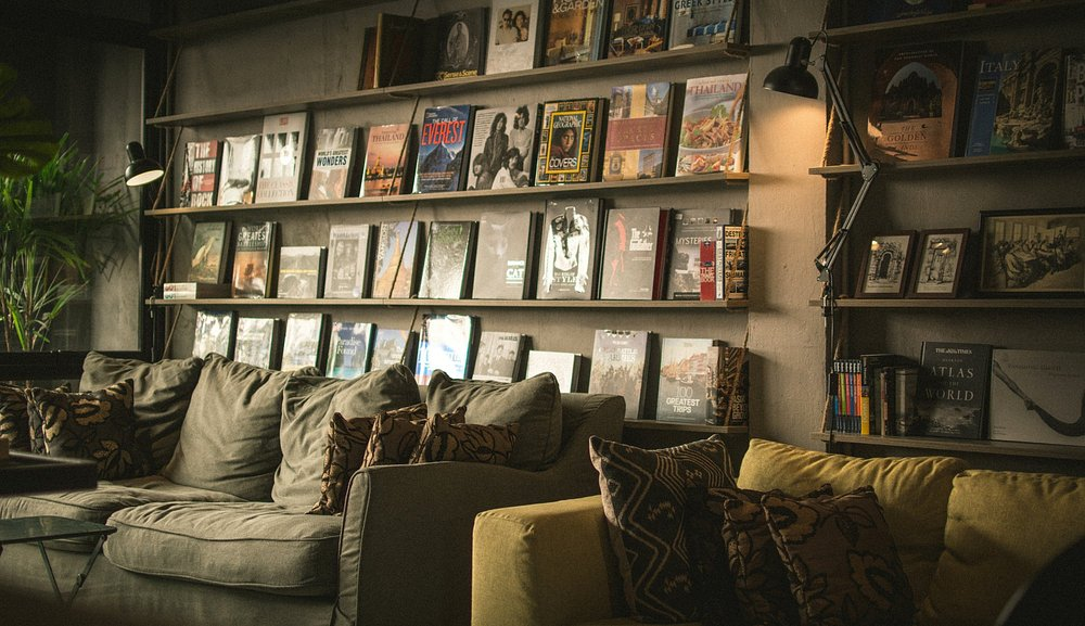 Breakfast area serving daily continental breakfast